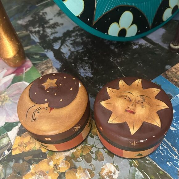 2 Vintage Celestial Trinket Box Wood Carved SUN & Moon Jewellery Holder 3.5" - Picture 11 of 16